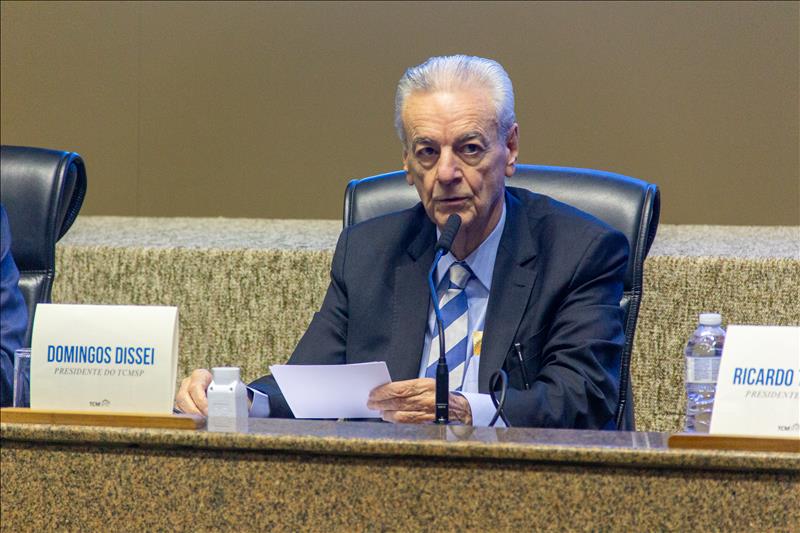 O Presidente do TCMSP, Conselheiro Domingos Dissei, reforçou o caráter pedagógico e orientador do Tribunal para gerar economia ao erário.